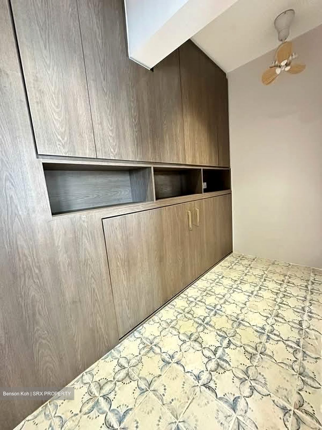 Townhouse Apartments (D9), Apartment #569614401